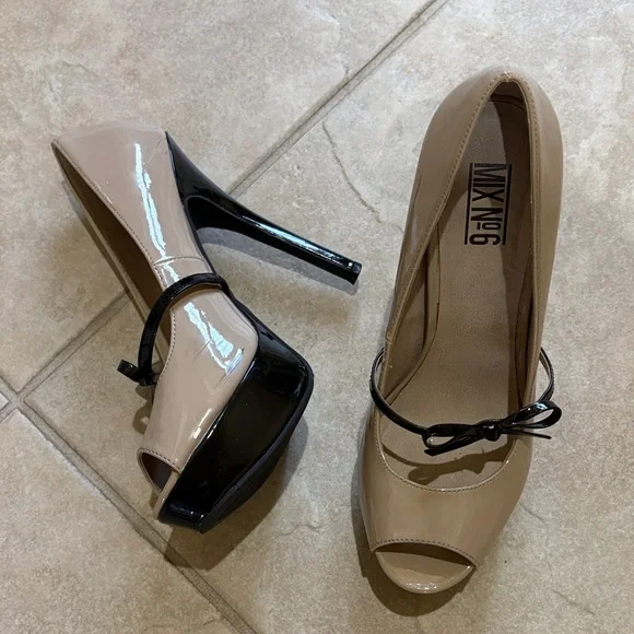 Mix No. 6 Black and Tan Peep Toe Heels - Picture 1 of 1